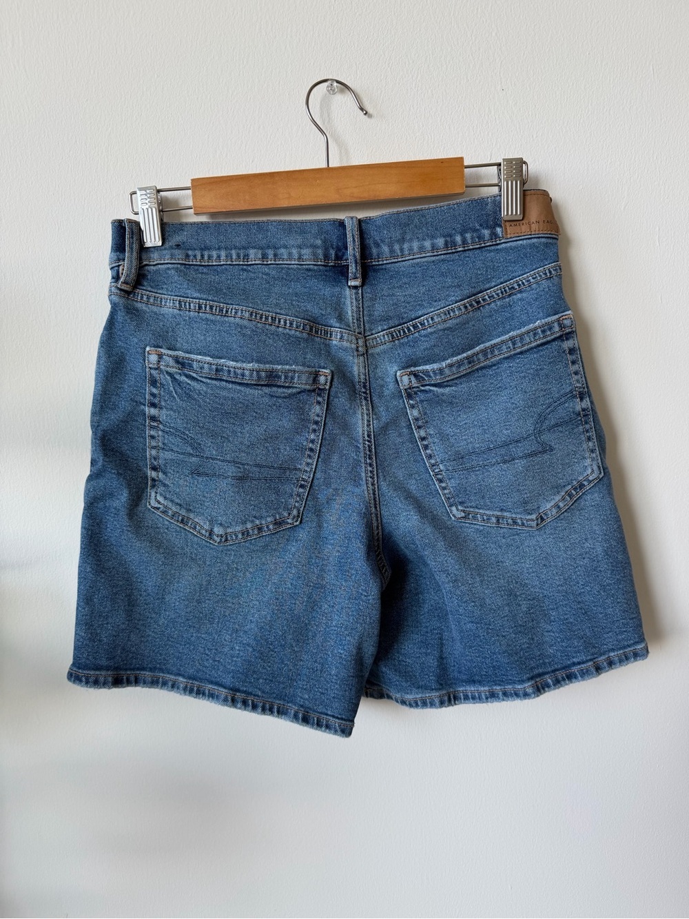 American Eagle Strigid Super High-Waisted Relaxed Denim Shorts Size 6 - Picture 5 of 6